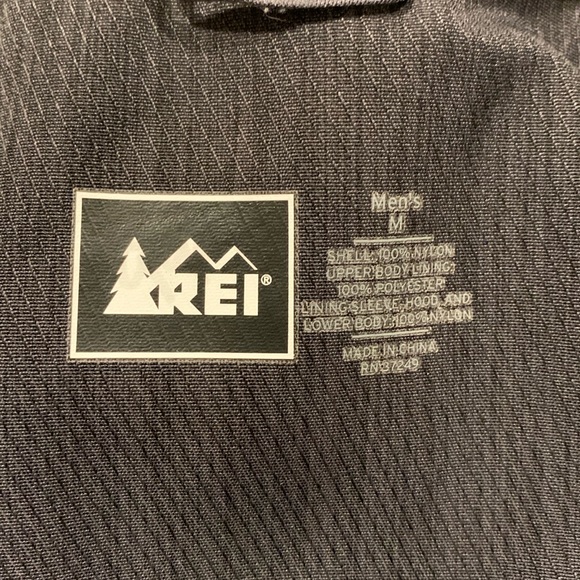 REI Elements Co-Op winter jacket black with removable hood - Picture 10 of 10